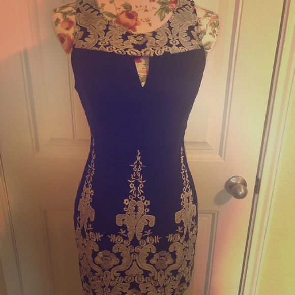 Dress - Picture 1 of 4